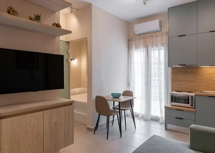 Thea Small House