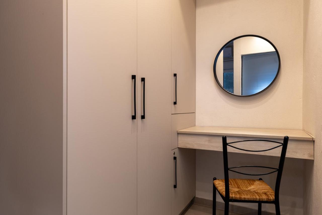 Thea Small House *